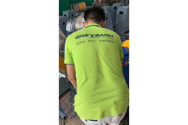 送料机